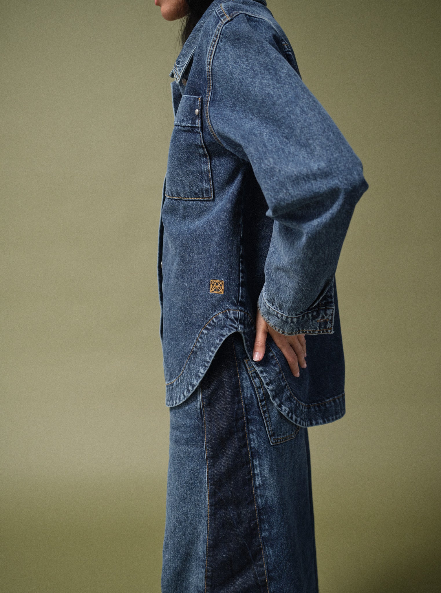 Modelshot / Blue Denim / Detail
